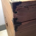 Restauration d'un vieux coffre en bois