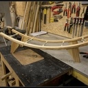 Un porte buches en lamellé collé