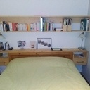 Table de chevet et étagère dessus de lit