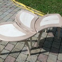 Trois petites tables et puis s'en vont