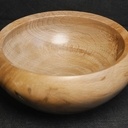 Un bol avec inclusion epoxy