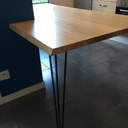 Table au plateau brut et 3 pieds épingles
