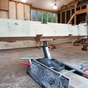 Levage à la chèvre #1. Le portique du sommier en chêne.