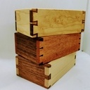 Petite boîte à queue d'arondes avec incrustations