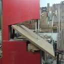 Petite scie à ruban d’inspiration d’une ancienne machine réel.