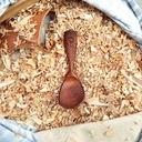 30ème cuillère de 2023 : Cuillère en pommier cuite au four et chip carving en décoration.