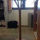 Petite table au pied cintré