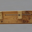 Poussoir de sécurité pour toupillage de  pièces courtes verticales ou horizontales