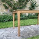 Table en chêne au design contemporain