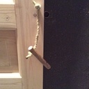 Serrure en noisetier