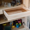 Le truc là, mais siiii, pour mettre de la vaisselle avec des portes.