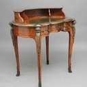 Bureau Louis XV - Pieds couteau 6 faces