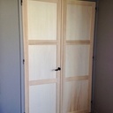 Une porte à double battant intérieure