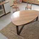 Table basse trois pieds