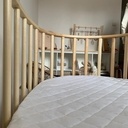 Lit d'enfant à barreaux