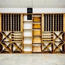 Cave à vin. Épicéa teinté.