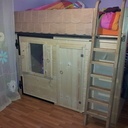 Une cabane sous le lit