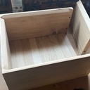 Boîte cadeau chêne avec pied en laiton