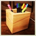 Pot à crayons, frêne et fil de cuivre.