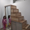 Escalier pour mezzanine aménagé avec penderie-placard-tiroirs-coffres