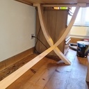 Bureau aux pieds courbes