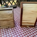 Des boîtes a œufs.