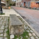 Un banc en bois massif