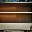 Vitrine pour encres de stylos plumes, avec un rangement pour les stylos.