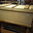 Une caisse à queues d'arronde ... pour mettre des outils.