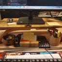 Support d'écran lamellé collé