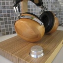 Ecouteurs avec leur support doté d'un HUB USB et d'un potard de volume