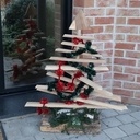 Chutes de bois pour noël en forme de sapin