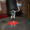 Pince de fixation sup j'ai mis un petit carter car l'oscillation de la lame me fatiguait les yeux