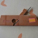 Noter l'inclinaison du fil par rapport à la semelle