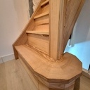 Escalier 1/4 en frêne olivier massif