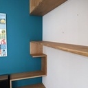 Etagères invisibles en chêne massif sur placo.