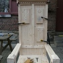 Chaise d'inspiration médiévale