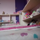 Un lit à étagères