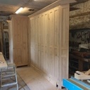 Un dressing sans panneaux et  baucoup de copeaux