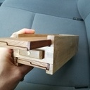 Système de blocage des couvercles qui tourne sur une vis en laiton, et chevalets