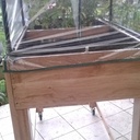 Jardiniere rehaussé d'une mini serre