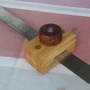 Une espèce de trusquin à réglet ou de butée de réglet