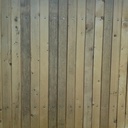 Palissade en planches de coffrage toutes fraîches