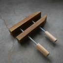 Presse à serrage parallèle