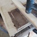 panneaux des côtés, rainure faite à la bédane