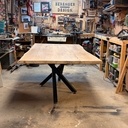 Table en Chêne massif avec un pied mikado