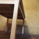 Table aux pieds courbes