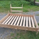 Lit et étagère de style médieval