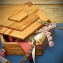 Petite boîte de rangement en merisier