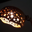 Lampe tordue et trouée !